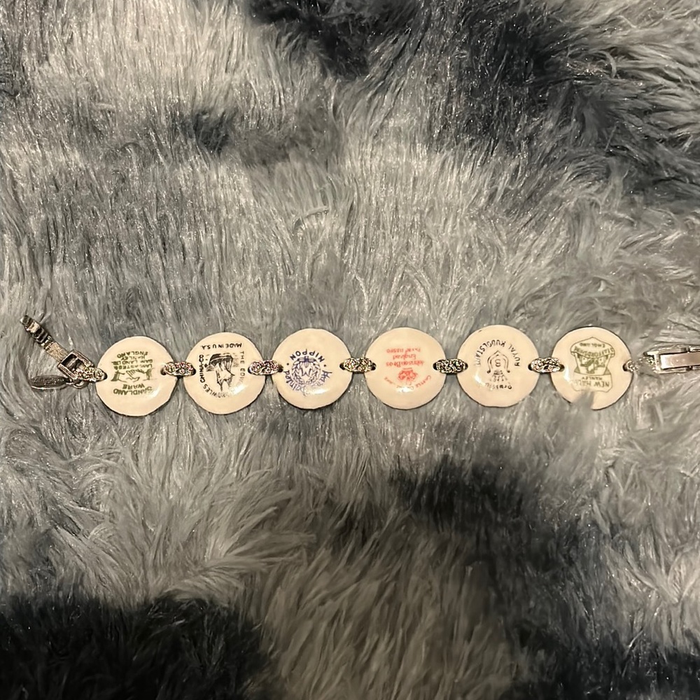 Victorian Trading Co Ceramic Bracelet